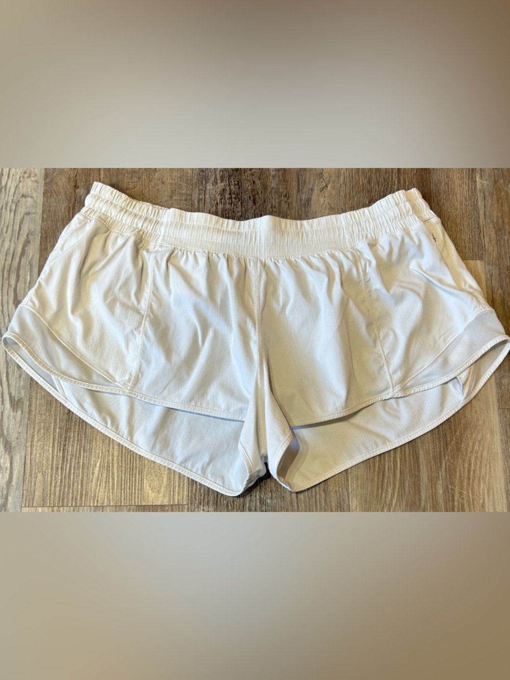 lululemon Hottie Hot white shorts size 14